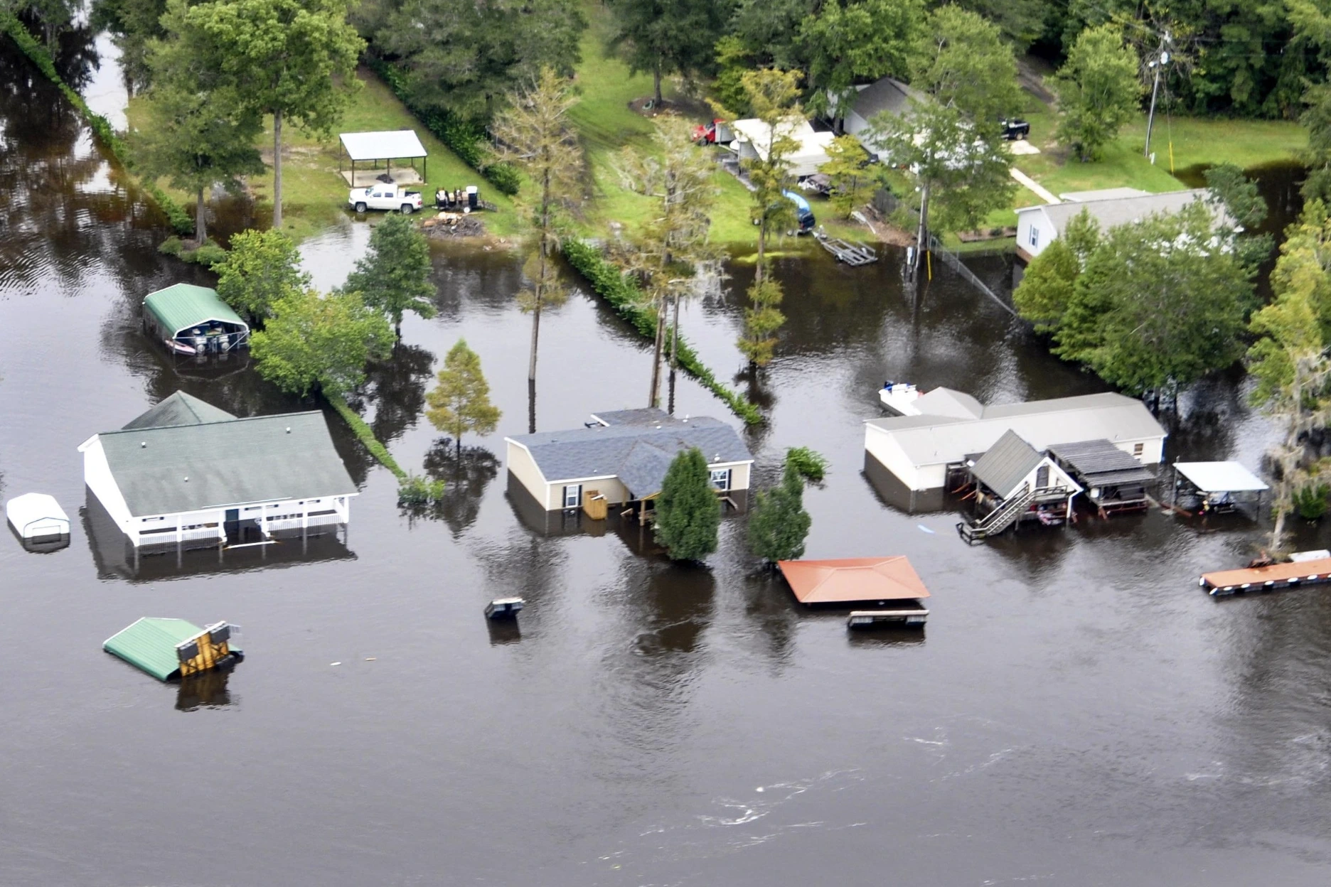 La Herramienta de IA Simula Escenarios de Inundaciones con Im&aacute;genes Satelitales Realistas