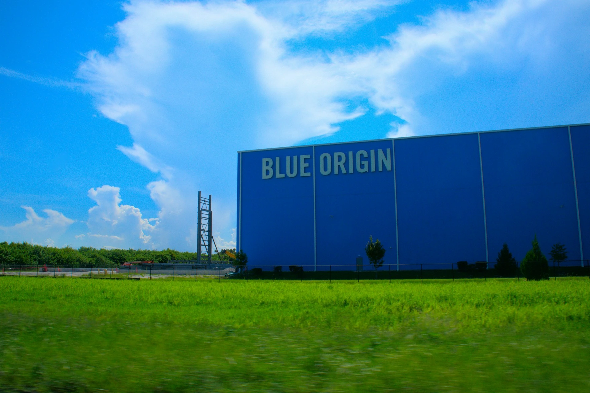 Blue Origin Lanza Exitosamente el Cohete New Shepard para Experimento de Gravedad Lunar