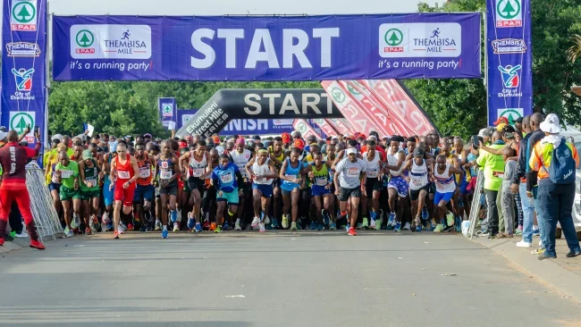 Robots Humanoides Corren la Primera Media Marat&oacute;n Junto a Humanos en Beijing