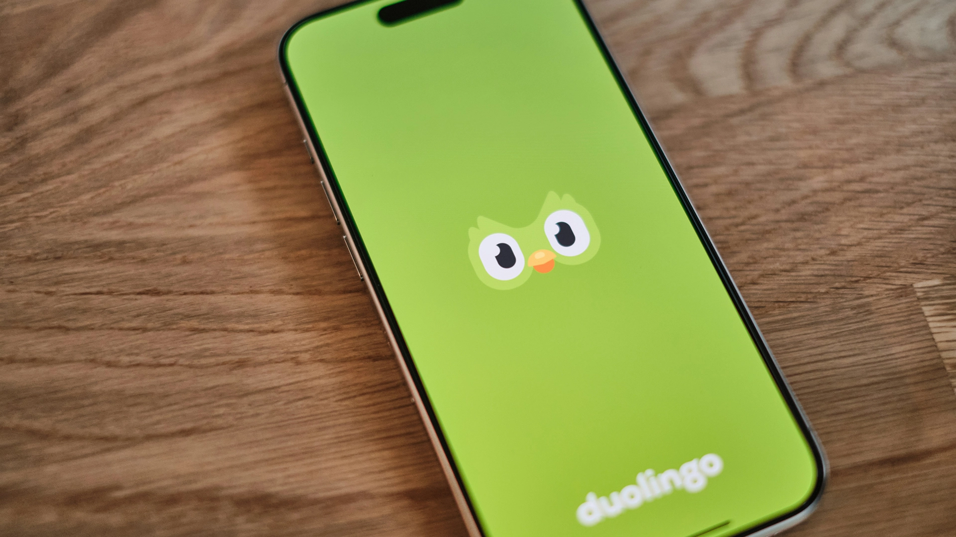 Duolingo se convierte en una empresa Primero-IA, sustituyendo a los contratistas por IA