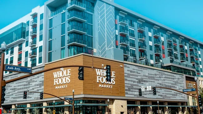 Los Hackers Atacan a UNFI, Principal Distribuidor de Alimentos para Whole Foods y el Ejército de los EE. UU.