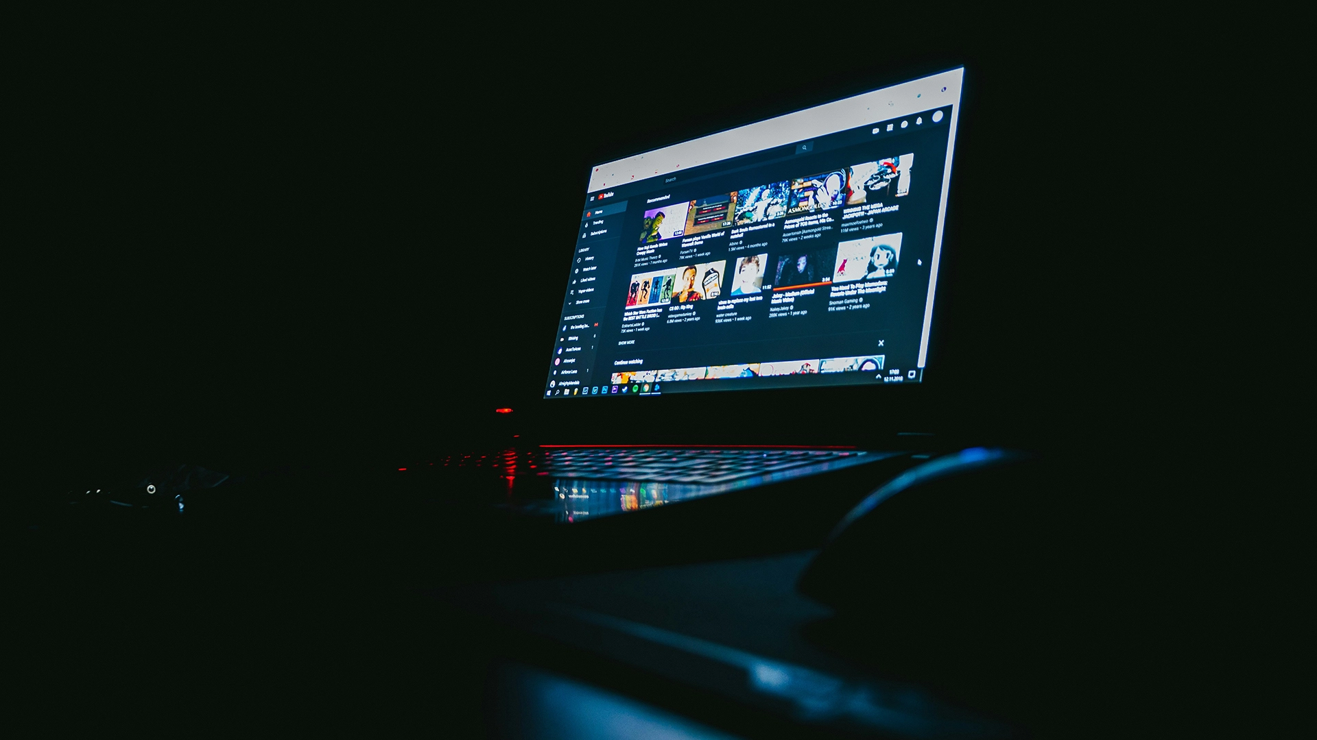 YouTube utiliz&oacute; secretamente la IA para modificar los videos de los creadores sin permiso