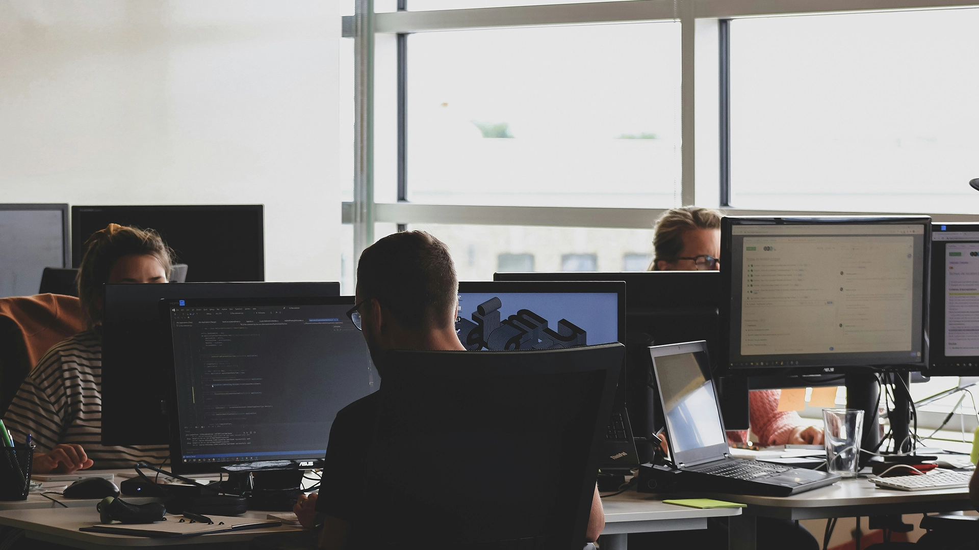 La Falla en el Editor de C&oacute;digo de Cursor AI Permite a los Hackers Ejecutar C&oacute;digo de Forma Autom&aacute;tica
